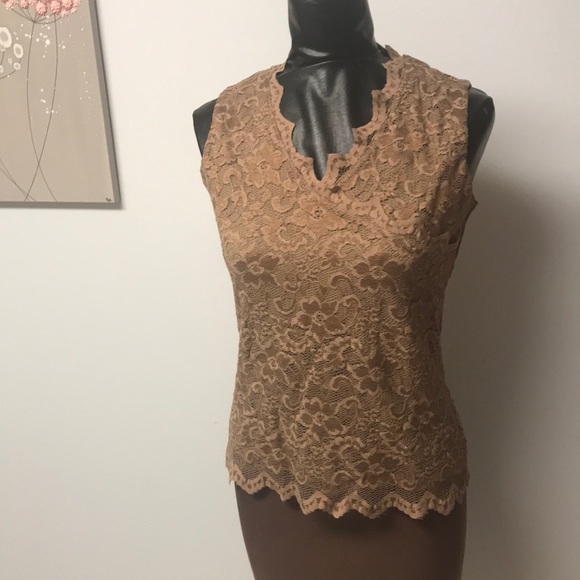 Amanda Smith Tops - 3/$25💜Small sleeveless lace top